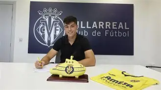 巴塞罗那西甲战胜比利亚雷亚尔莱万头球命中的简单介绍